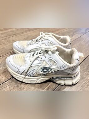 Women’s White Mesh Athletic Sneakers - Casual Comfort